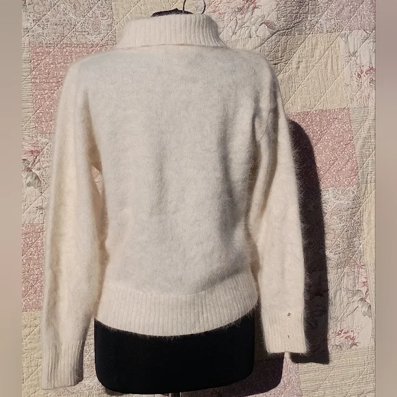 Venesha Vintage 80% Angora Rabbit Hair Fur Fuzzy Turtleneck Sweater Large 🎁🐇✨ - Picture 6 of 16